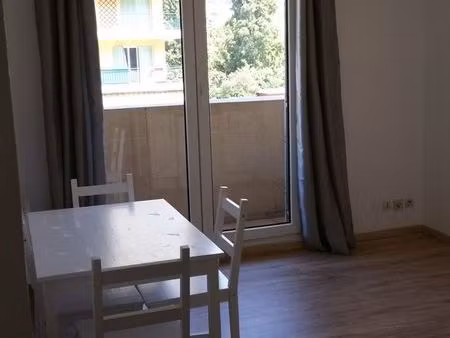 2 pièces 27 mètres carrés + balcon