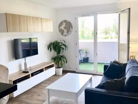 2 pièces meublé avec parking et piscine - étudiant uniquement