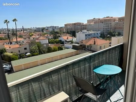 golfe juan f2 meublé centre ville - clim. wifi - bail etudiant