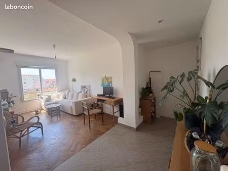 2 pièces – 50 m² – dernier étage avec ascenseur – nice le port