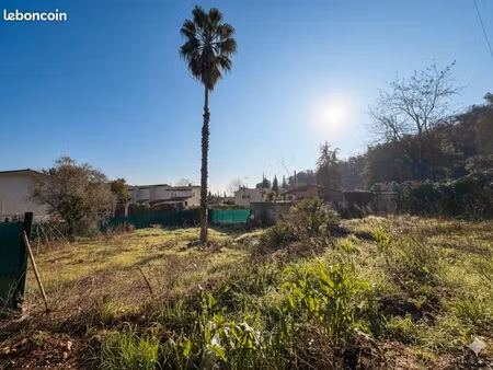 terrain 647 m² biot