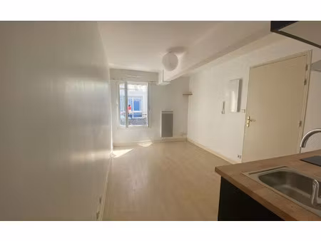 location appartement  m² t-1 à la rochelle  545 €