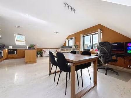 jezus-eik. 2 chb  sdb  buanderie  balcon  grenier cave