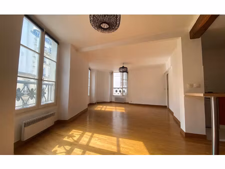 location appartement  49.97 m² t-2 à paris 3  1 650 €