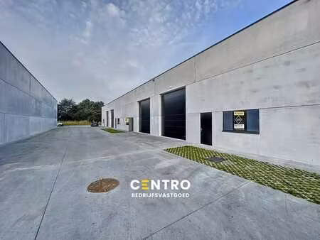 nb magazijn (312m2)  voorzien van sectionaalpoort  deur  ...