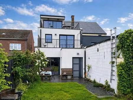maison polyvalente avec studio indépendant et entrepôt