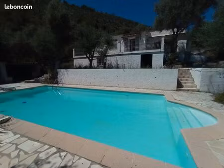 villa 3/4 pièces avec magnifique piscine
