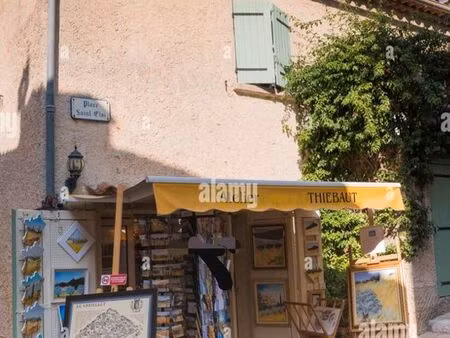 local commercial village médiéval