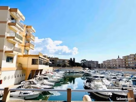 place de port mandelieu 8x3