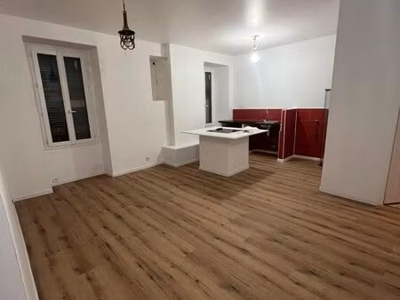 nice centre–2 pièces 40 m² avec petite cours privative