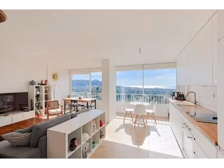 superbe appartement avec vue panoramique sur la mer et la ville