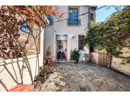 maison atypique rénovée – 108 m² au sol – 4 chambres – cour privée