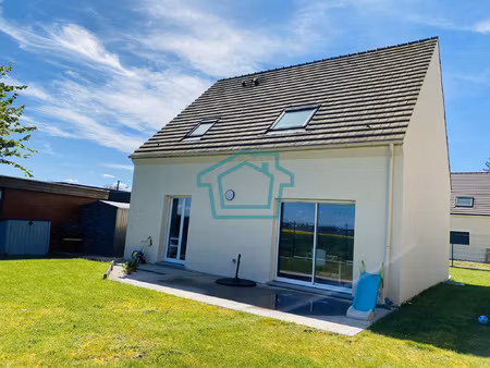 maison récente de 90 m2 élevée sur 477 m2 de terrain (78490)