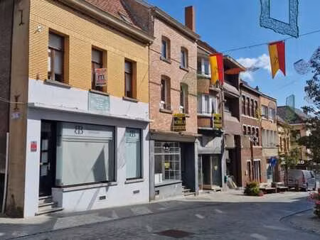 très belle maison de commerce avec habitation