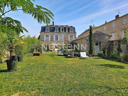 maison 5 pièce(s) 197 m2  coeur de fontenay-le-comte 4 chambres  jardin  garage