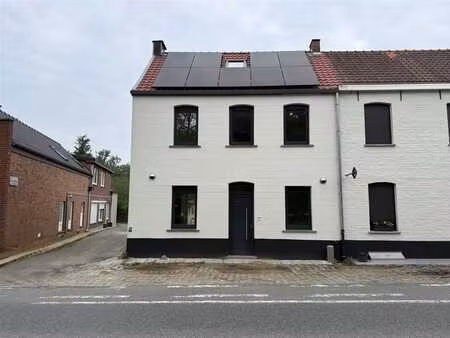 maison 3 façades avec 2 chambres et terrasse