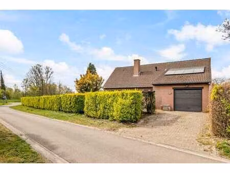 ruime gezinswoning met 5 slaapkamers en 2 badkamers op ee...