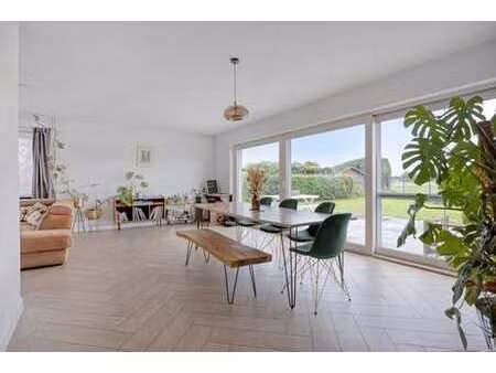villa avec vue sur les champs et proche du centre