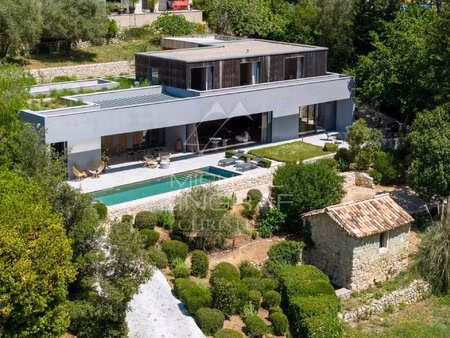 valbonne - villa contemporaine au cœur d'un écrin de verdure