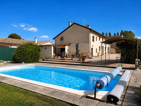 viré entre mâcon et tournus  une maison familiale avec pis