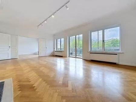 uccle : 3 chambres - peb b - terrasses - cave - parking