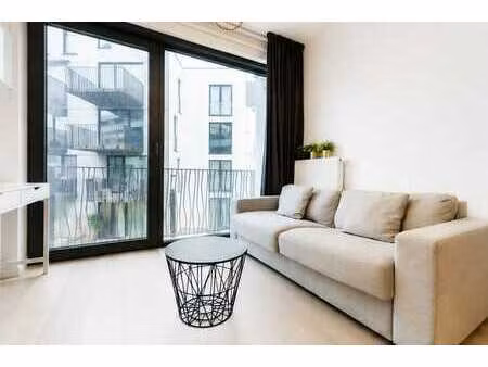 studio avec coin chambre et balcon