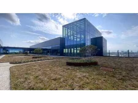 nouveaux bureaux à louer au port d'anvers.