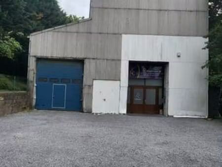 sur 11 a 27 ca  entrepôt de ± 750 m²