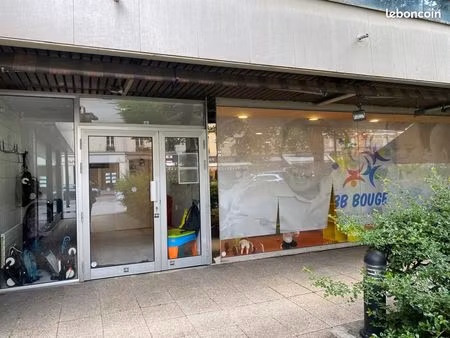 commerce 130 m²
