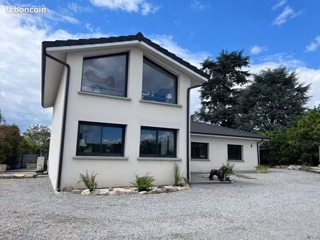 maison contemporaine sur les hauteur de chaponnay