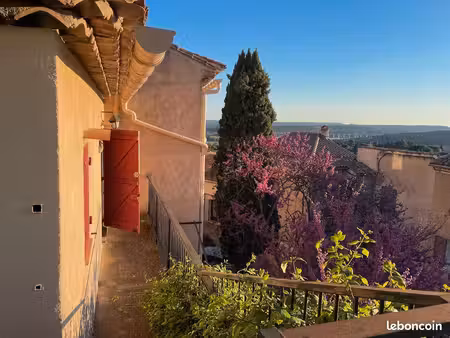t2 entièrement meublé de 57 m² au cœur du village d’éguilles – 925 / mois charges incluses