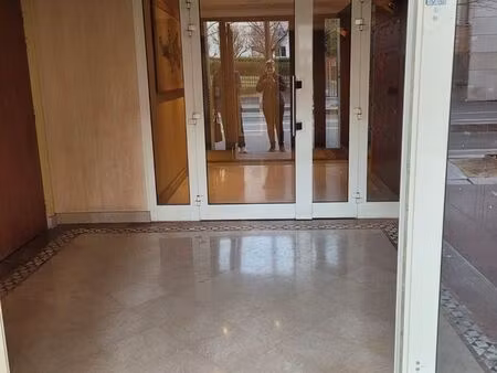 appartement– 2p 42 m² + terrasse 6 m²- buttes chaumont – immeuble récent – 1300