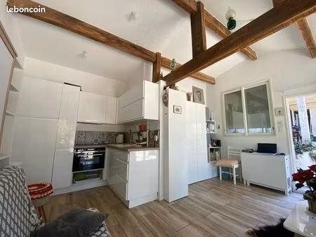 loue studio meublé et équipe