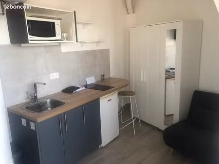 passy trocadéro  studette meublée  8e ascenceur wc balcon