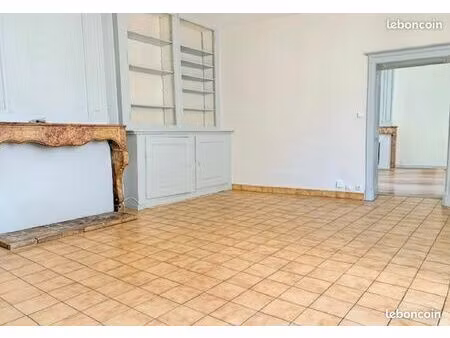 à louer – appartement t3 – 80 m² – centre de pesmes