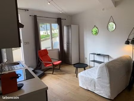 studio meuble dans une villa crepieux