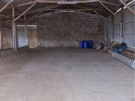 location emplacement hangar