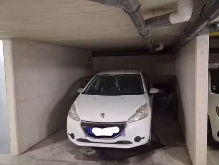 vend une place parking dans résidence sécurisé