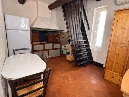 studio-t1 duplex 22m2 dans impasse centre ancien salon de provence-accès véhicule facile