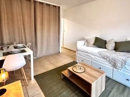 location studio meublé