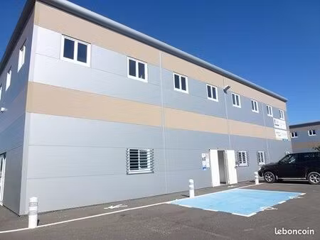 dépôt + bureau 216 m2