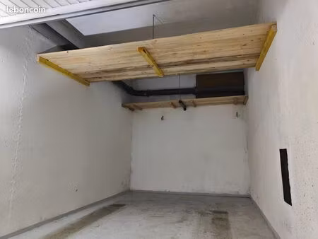 garage type box aménagé et peint