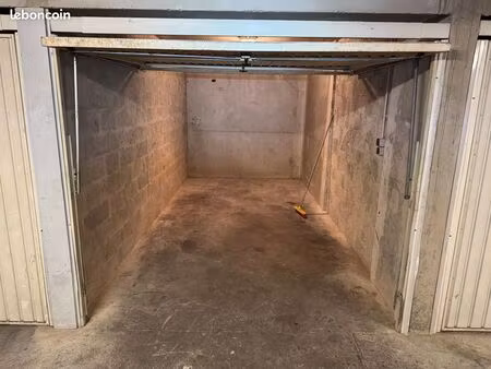 location garage box fermé 13005 avec électricité (compatible véhicule électrique)