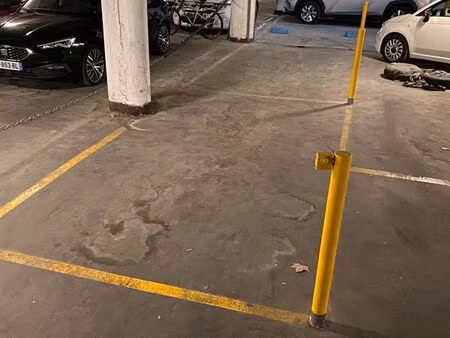 parking deux places l’une derrier l’autre 13005 securisees