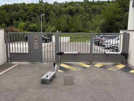 parking rue c.brosse/m.petit