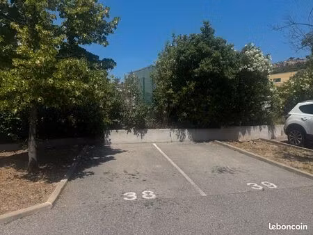 place de parking sécurisé