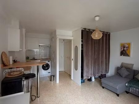rare beau studio – 23.50 m2 loi carrez clair  calme  très lumineux  libre à la vente