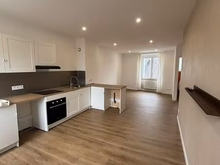 à louer – maison entièrement rénovée de 90 m² – louvigné-du-désert