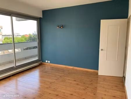 f2 à louer non meublé 660 euros  proximité carrefour europe