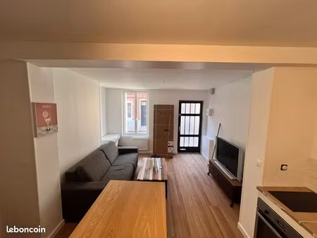 joli studio meublé